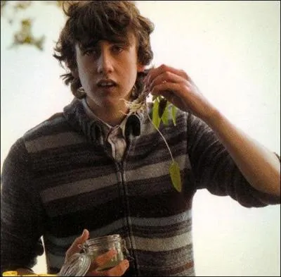 Quel poste Neville a-t-il en tant qu'enseignant ?