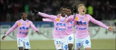 4 d&eacute;cembre 2013, le Paris Saint-Germain perd son premier match de la saison face &agrave; Evian Thonon-Gaillard, mettant ainsi fin &agrave; une s&eacute;rie de 36 matchs sans d&eacute;faite. Quel est le r&eacute;sultat du match ?