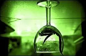 Il ne regarda pas non plus son arrière-petit-fils. Il ne jeta pas un seul regard ______ lui.