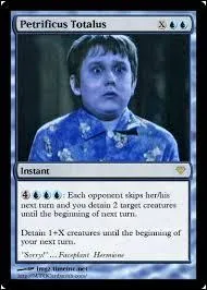 Il priait, mais ses lèvres restaient ______ comme pétrifiées.