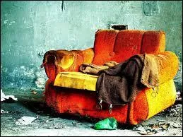 Cependant, les tapisseries de cette pièce étaient en lambeaux. Quelle est la bonne orthographe de ce synonyme de 'cependant' ?