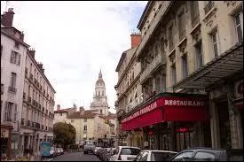 Elle nous emmène maintenant à Bourg-en-Bresse. Nous nous rendons dans le département ...