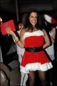 La fameuse Zahia s'étant retirée des affaires, elle a demandé à l'une de ses "collègues" de faire office de cadeau pour un joueur de foot français. A votre avis, qui peut-il bien être ?