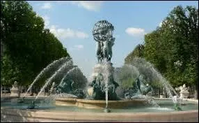 On retourne à Paris pour voir cette belle fontaine dans le jardin de Marco Polo. Faite en bronze, elle a été construite de 1867 à 1874. On peut voir les 4 parties du monde (l'Afrique, l'Asie, l'Amérique et l'Europe) symbolisées par des femmes. On peut également voir 8 chevaux marins ainsi que des poissons et des tortues. Comment s'appelle cette fontaine ?
