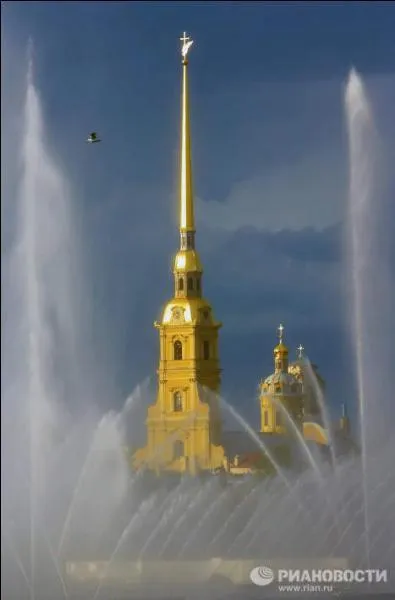 Cette fontaine dansante, située à ......., projette ses jets d'eau au rythme de la musique. Les spécialistes ont réussi à rendre cela encore plus spectaculaire en installant un système de projection vidéo sur l'écran d'eau. Alors à quand la fontaine arc-en-ciel ?