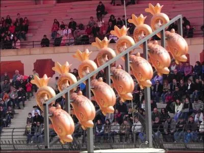 Dans quelle discipline sportive était utilisé le système "dauphin" permettant le comptage des tours ?