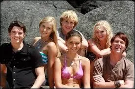 Qui est le couple du milieu sur cette photo ?