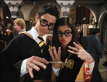 Comment s'appelle l'&eacute;cole des sorciers o&ugrave; Justin et Alex vont ?