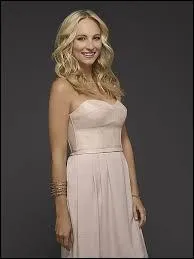 Pour qui Caroline avait-elle des sentiments dans la saison 6 ?