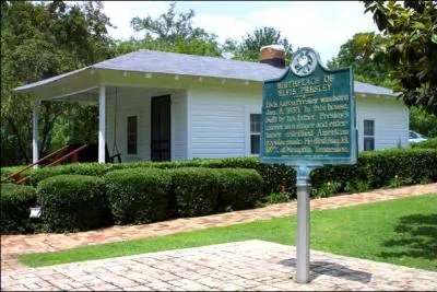 Dans quelle ville est-il né ?