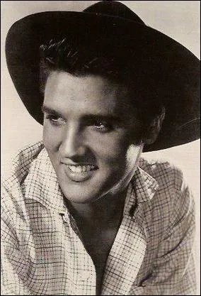 Complétez les premières paroles de la chanson "Love Me Tender" (1956) : "Love me tender, love me "