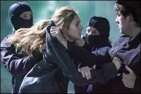 Pourquoi Peter, Al et Drew voulaient la faire tomber dans le gouffre ?