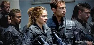 Qui contrôle la simulation ?