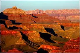 Poursuivons vers le sud jusqu'au Grand Canyon. Lequel de ces points de vue ne donne pas sur ce site extraordinaire ?