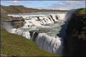Repartons vers le nord, et plus précisément en Islande. Quelle est cette cascade faisant partie du Cercle d'Or et dont on pourrait traduire le nom par "Cascade dorée" ?