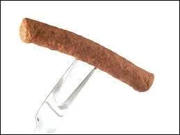 Quel nom porte cette préparation culinaire belge, se présentant généralement sous la forme d'une saucisse panée ?