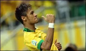 Dans quel pays joue Neymar ?