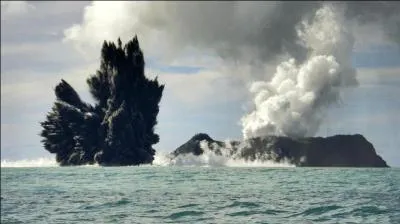 Lequel est un volcan sous-marin ?