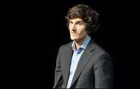 Depuis 2012, dans quelle émission télévisée l'humoriste Gaspard Proust tient-il une chronique hebdomadaire ?