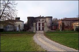 Voici le château du Mirail, dans la commune Girondine de Brouqueyran. Pour le voir, rendez-vous en région ...