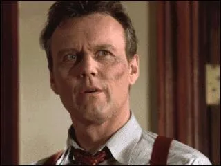 [Intolérance] Qui réveille Giles à coup de claque ?