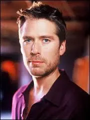 [Au-dessus des lois] Quel est le mot de passe de Wesley lorsqu'il téléphone à Quentin Travers ?