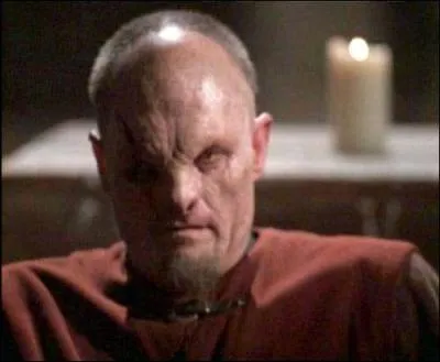 [La Nouvelle Petite Sur] Comment s'appelle le vampire très puissant qui recherche Faith ?