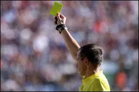 Que se passe-t-il quand l'arbitre donne un carton jaune ?