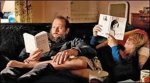 Au début du film, de quel cours Paula est-elle exclue ?