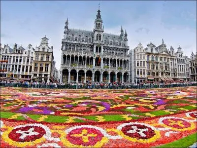 Mai : Le 24, un attentat terroriste fait quatre morts au musée juif de...