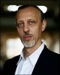 Indice - Frère cadet de Charlélie Couture.