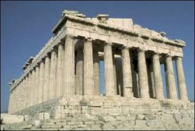 Dans quelle cité grecque le premier système politique démocratique a-t-il vu le jour au Ve siècle avant JC ?