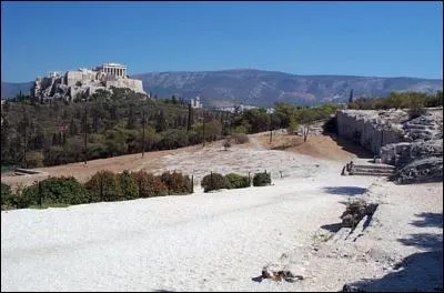 Sur quelle colline cette assemblée se tenait-elle 3 ou 4 fois par semaine ?