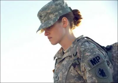 Qui est le réalisateur de "Camp X-Ray" ?