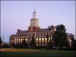 Dans quel ville se trouve l'université d'Howard ?