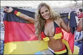 Nous sommes en 2015. A ce jour, combien de fois l'équipe encouragée par cette supportrice a-t-elle gagné la Coupe du monde ?