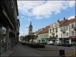 Je vous emmène à Lure. Ville franc-comtoise surnommée la cité du sapeur, elle se situe dans le département ...
