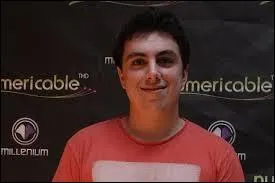 Et lui, comment s'appelle-t-il ?