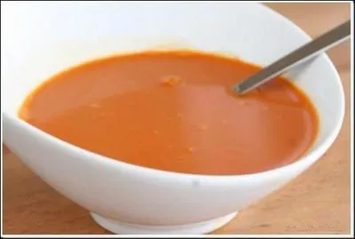 Afin de réaliser une sauce américaine, il faut faire revenir des crustacés à feu vif pour qu'ils prennent une couleur bien rouge. Comment s'appelle cette action ?