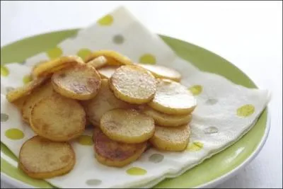 Les pommes Mireille sont une variété de pommes sautées à cru. Que faut-il y ajouter pour justifier cette appellation ?