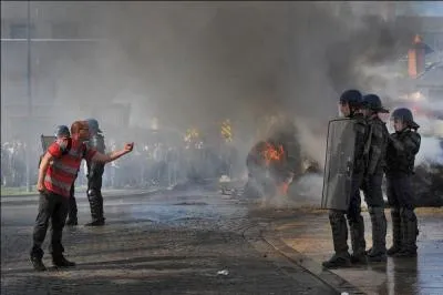 Qu'ont découpé les agriculteurs, lors de la manifestation du 15 octobre, à Nevers ?