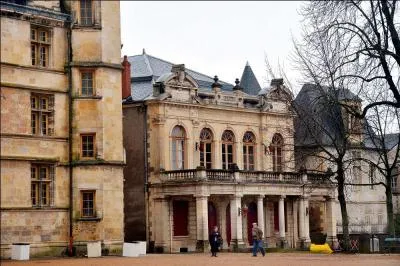 Combien d'euros, la Ville de Nevers devra-t-elle dépenser pour restaurer entièrement son patrimoine ?