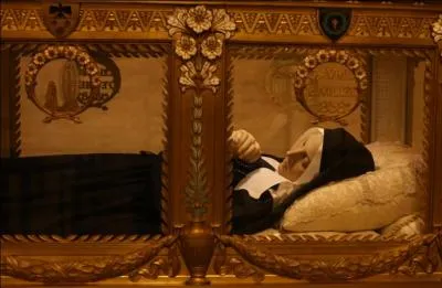 Quelle ville revendique le retour du corps de Bernadette Soubirous qui repose, depuis 1879, à Nevers ?