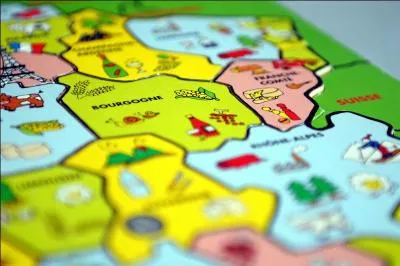 Combien de régions prévoit le texte de la reforme territoriale voté le 25 novembre ?