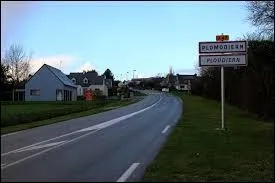 Commune Finistérienne, Plomodiern se situe en région ...