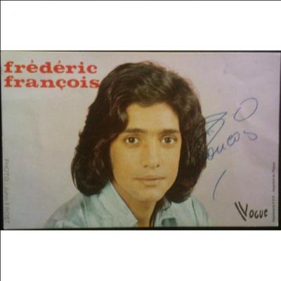 Le chanteur belge né en Sicile, Frédéric François a interprété « N'oublie jamais » en 1974.