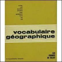 Une péninsule est une bande de terre entre deux étendues d'eau