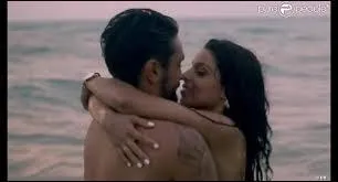 A-t-elle un petit ami ?