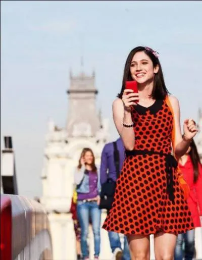 Dans la saison 3, Francesca sort avec qui ?