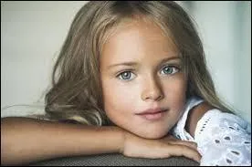 La petite Kristina Pimenova a 9 ans en 2015. Elle est considérée par de nombreux médias comme la plus belle fillette du monde. De quel pays vient-elle ?